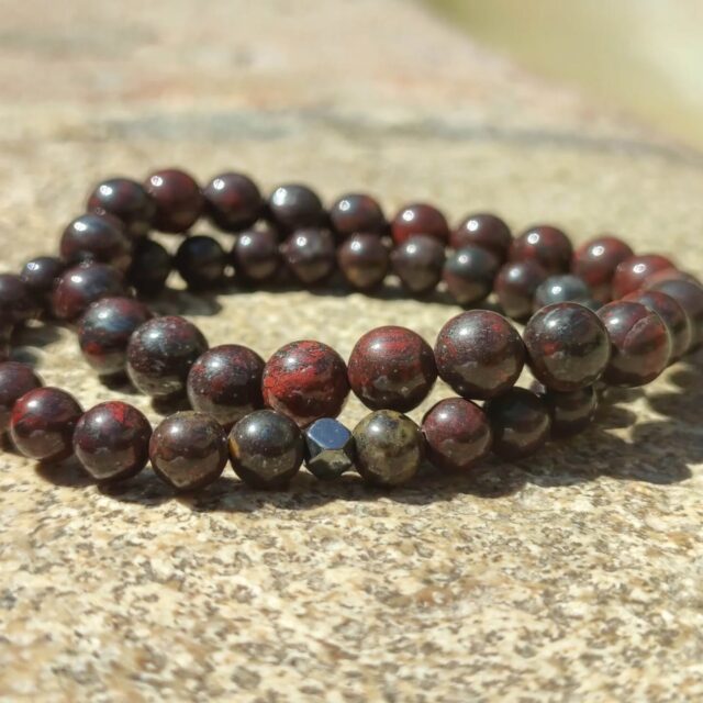 El Jaspe Brechado Rojo, la piedra de la fuerza y el valor 💪. Conecta con tu energía para encontrar la motivación y la estabilidad que necesitas en tu día a día.
​Su belleza única, con patrones que recuerdan a la "piel de dragón", la convierte en un amuleto tanto poderoso como estético.
​Descubre su poder. ❤️✨
-
​#jaspebrechadodorojo #piedrasnaturales #cristales #gemas #minerales #joyería #espiritualidad #energia #proteccion #bienestar #sanacion #estilodevida #motivacion #fuerza #naturaleza #jaspe #dragonbloodjasper #redjasper #joyeriaartesanal #PropiedadesCurativas