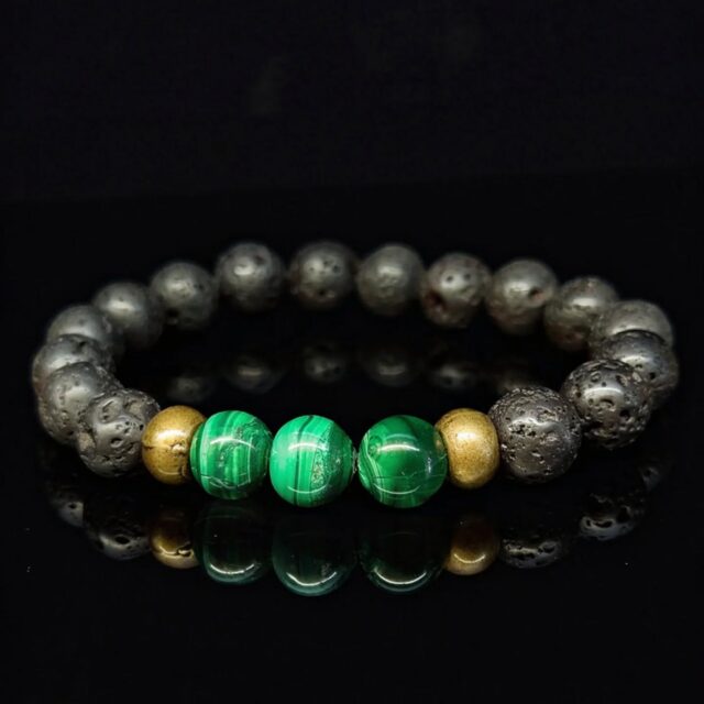 Malaquita para la transformación, piedra volcánica para la estabilidad 🌿🌋✨"

Malachite for transformation, lava stone for grounding." 🌿🌋✨"
#Malaquita #PiedraVolcanica #PulserasArtesanales #EnergiaPositiva #JoyeriaConSignificado