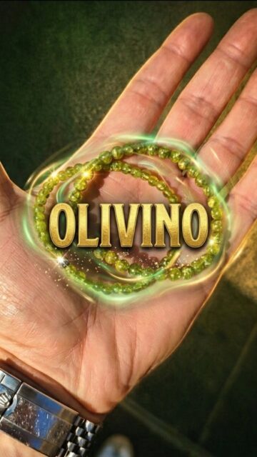 El olivino no es una piedra cualquiera; es el corazón de los volcanes. Se forma a kilómetros de profundidad y se trata de un silicato de magnesio y hierro bajo presiones extremas y temperaturas incandescentes, siendo uno de los primeros minerales en cristalizar a partir del magma. 🌍🔥
Pero su origen no solo es terrestre... se ha encontrado olivino en meteoritos y polvo estelar, lo que lo convierte en un puente entre la Tierra y el Cosmos. 🌌
A nivel energético:
Es la piedra de la renovación. Se dice que su vibrante color verde limpia el cuerpo emocional, libera viejos patrones y atrae la abundancia y la alegría. Es como un soplo de aire fresco para tu espíritu. 🌿💎
Conecta con la fuerza de la tierra y la expansión del universo.
#Olivino #Cristales #EnergíaVolcánica #PiedrasNaturales #MagiaMineral Handstaxx 🤘✨
